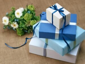 customize gift hamper